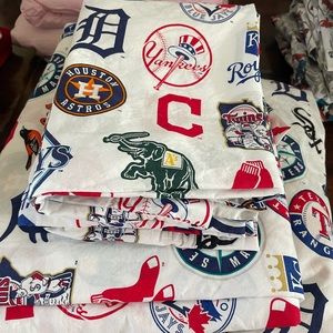 Pottery barn, teens/kids MLB sheet set
